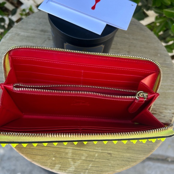 AUTHENTIC CHRISTIAN LOUBOUTIN NEON GREEN WALLET - Picture 2 of 7